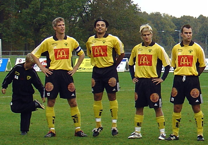 2003_0927_01.jpg - Startelvan i säsomgens sista seriematch, Ola Eriksson, Victor Huerta, David Wretefelt, Johan Fyrhammar