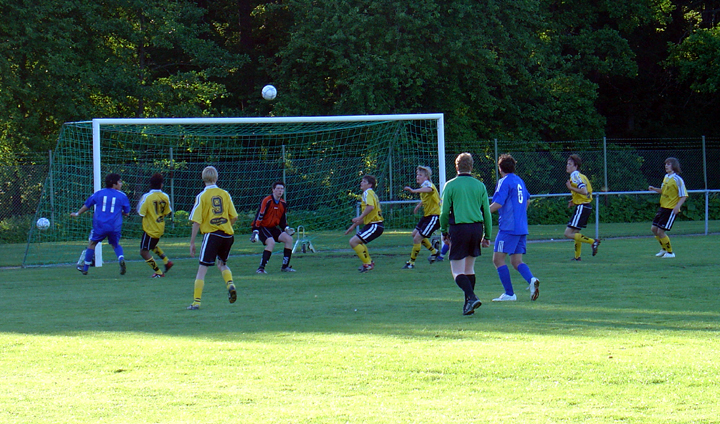 2004_0608_04.jpg - IFK Västerås kom upp farliga kontringar i början av matchen.