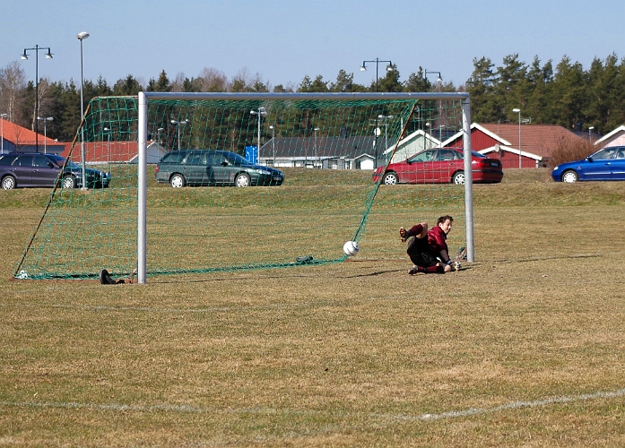 2005_0416_03.jpg - Här har Arboga genom nr.11 Edin Resulovic tagit ledningen på straff med 1-0