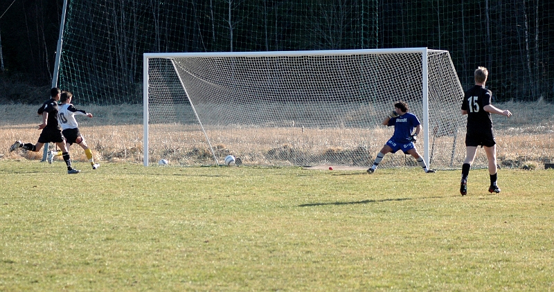 2005_0424_07.jpg - 2-0 till arboga genom nr.9 Kristoffer Storm, skottet kom från höger.