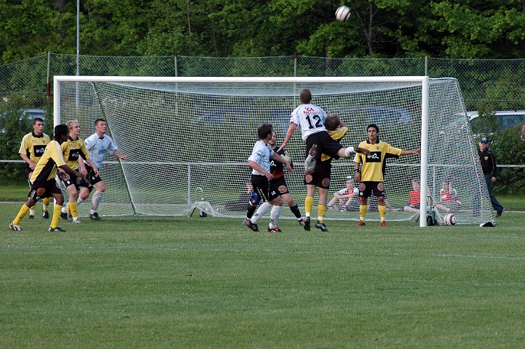 2005_0608_11.jpg - Kolsva låg på för en reducering i slutet av matchen.
