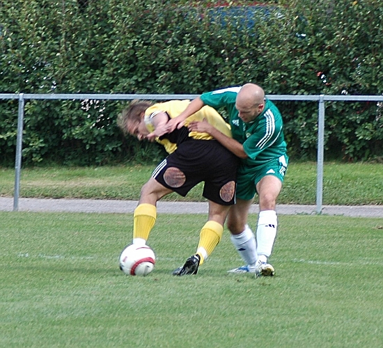 2005_0827_04.jpg - Riktigt närkampsspel