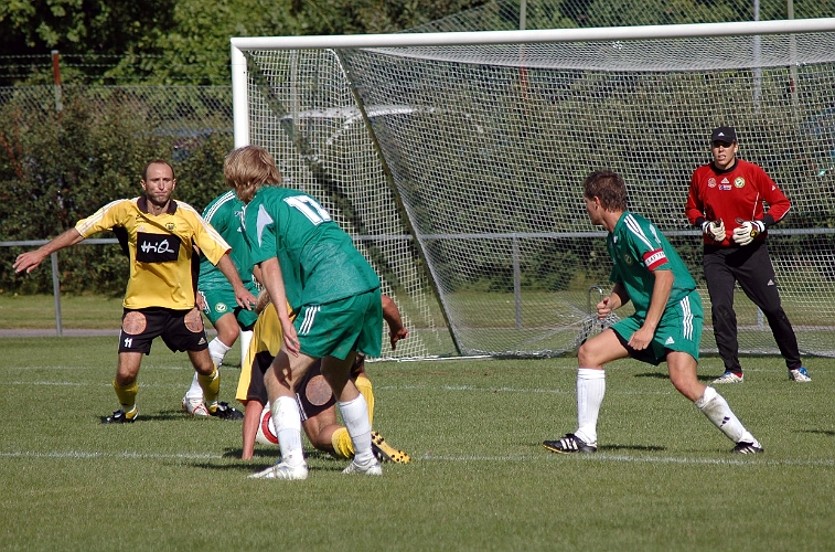 2005_0827_13.jpg - Arboga ligger på för en kvittering