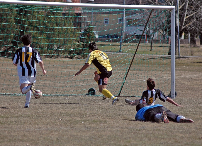 2006_0422_18.JPG - ..... Och han förvaltade den väl, 5-1 till Södra