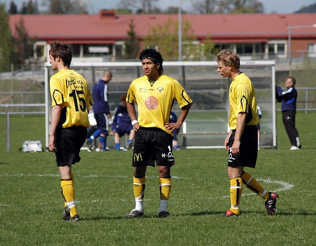 2006_0513_01.JPG - Södraspelarna ser laddade ut inför matchen