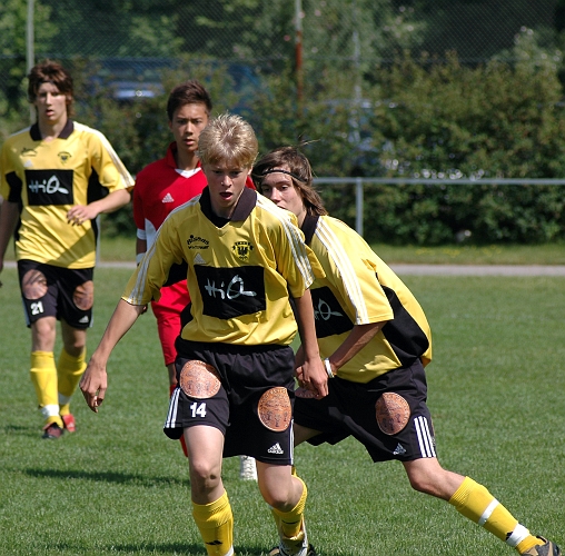 2006_0625_22.JPG - Filip Stjernfeldt kom in i 2:a halvlek som defensiv mittfältare