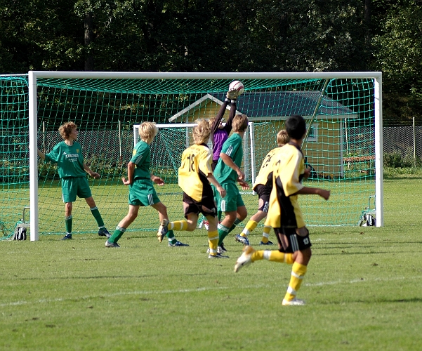 2006_0909_20.JPG - Södra ökar på sin ledning genom ett långskott från Mikael Ivarsson