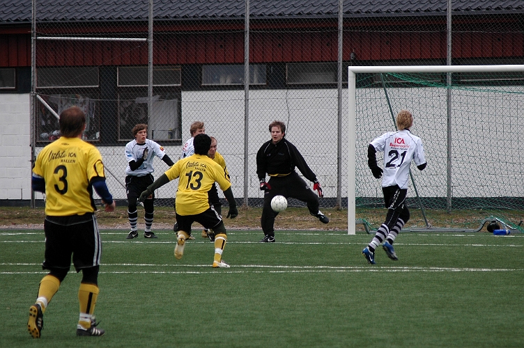 2007_0324_04.JPG - Ännu en södrachans här är det nr.13 Jonas Hammarlund som är framme