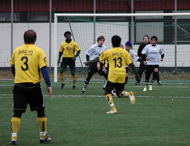 2007_0324_08.JPG - Arboga fortsätter att pressa mot kolsvamålet