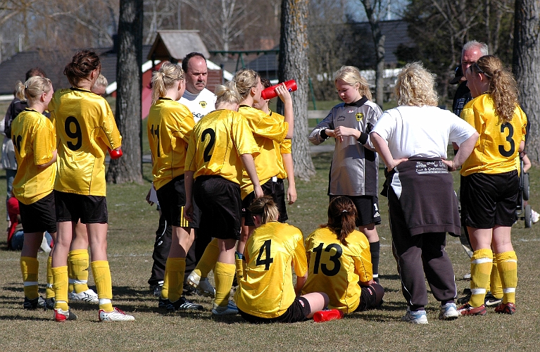 2007_0415_07.JPG - Halvtidsvila och Södra leder med 1-0