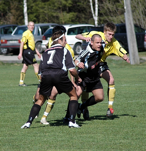 2007_0421_13.JPG - Det är trångt på mitten i vissa situationer