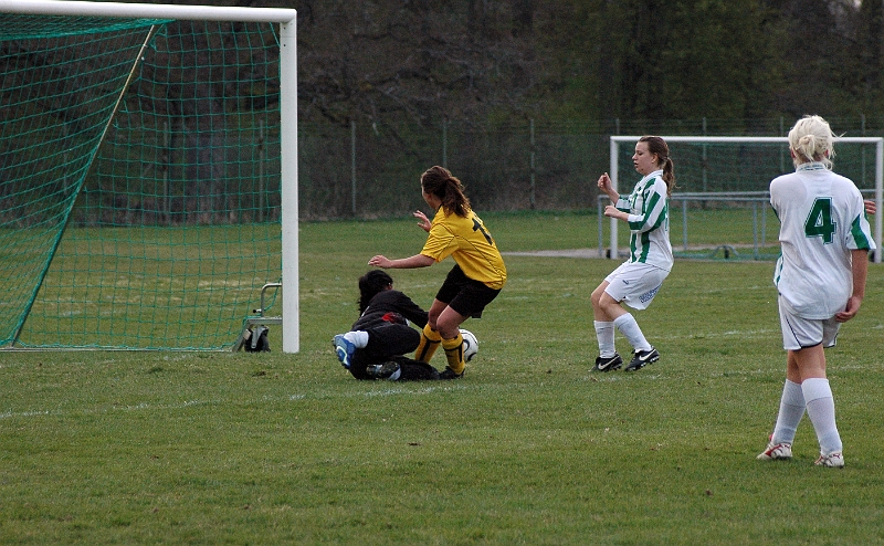 2007_0425_09.JPG - . . . Och där är det nära att Södra kan utöka sin ledning.