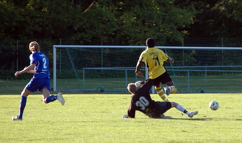 2007_0523_02.JPG - Abbe i närkamp med Odens målvakt