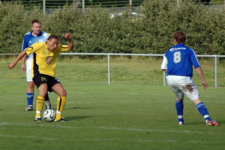 2007_0818_17.JPG - Södra's senaste nyförvärv Samuel Mokédé gjorde matchdebut med ett inhopp i 2:a halvlek