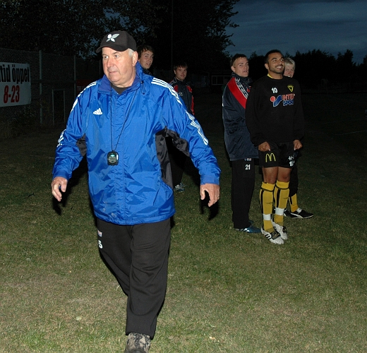 2007_0829_01.JPG - "Salle" är spänd på hur det skall sluta