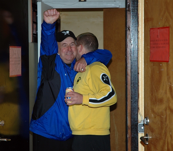 2007_0829_07.JPG - "Salle" är lyrisk och kramar om Conny