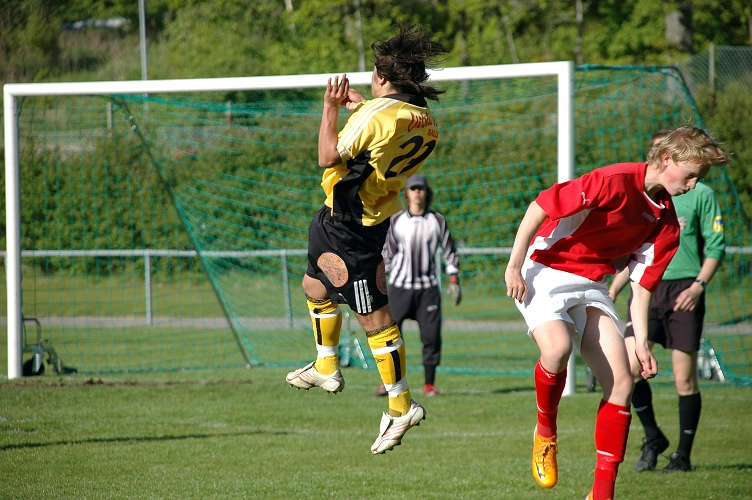 2008_0525_09.JPG - Här vinner Bewar Muhammed en höjdduell