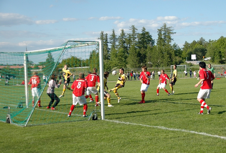 2008_0525_14.JPG - Mergim Bekaj har ett bra läge att utöka Södraledningen men det lyckas inte denna gång