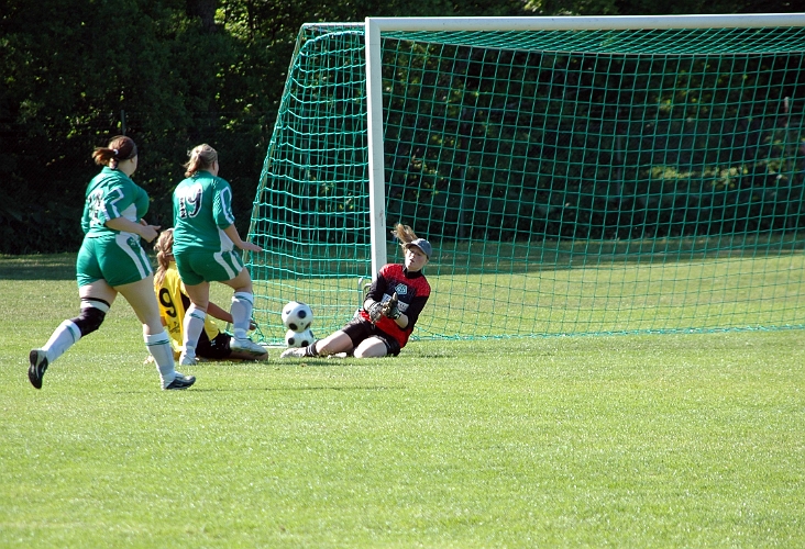 2008_0531_09.JPG - Här är det nära att Södra utökar sin ledning men bollen går strax utanför stolpen