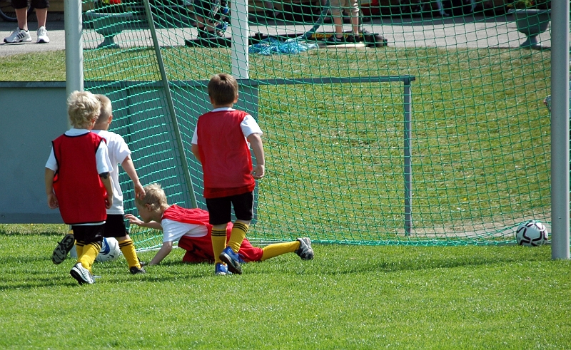 2008_0531_142929AA.JPG - P/F03 Fotbollsskolan