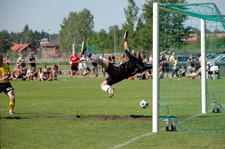 2008_0607_39.JPG - Thomas Giourgas gör 4-0 i matchens 44:e minut