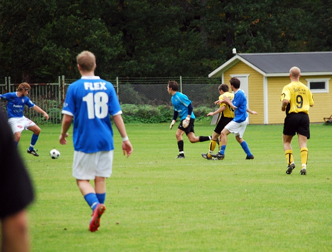 2008_0920_12.JPG - I den här situationen gör Ken Jansson 2-0 till Södra
