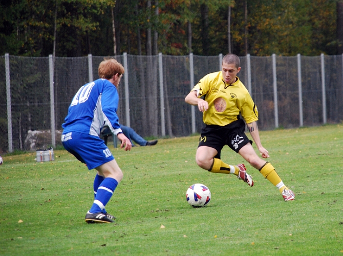 2008_0927_20.JPG - Thomas Giourgas utmanar sin försvarare