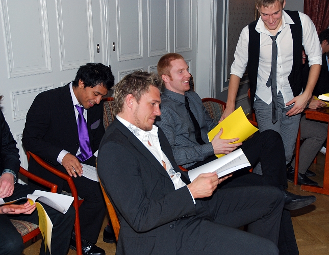 2008_1018_13.JPG - Grabbarna fick ut samlad information från den gångna säsongen, sammanställd av Thomas "Jotte" Nilsson