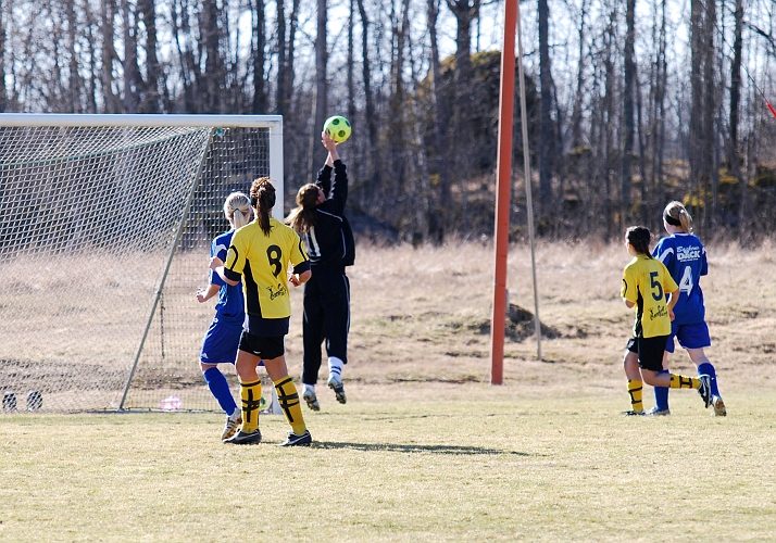 2009_0411_43.JPG - Final: ASIF - Norrby SK 5-3 (1-1), Norrby's målvakt gör en fin räddning