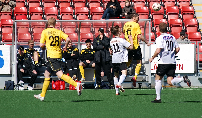 2009_0418_22.JPG - Nr.17 Miralem Malic kom från start av 2:a halvlek