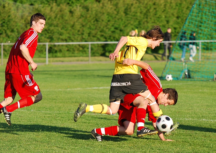 2009_0525_15.JPG - Max Verlage utmanar sina försvarare