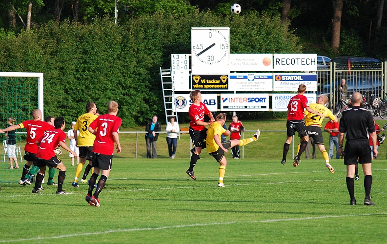 2009_0617_14.JPG - Södra låg på för att utöka sin ledning i matchen
