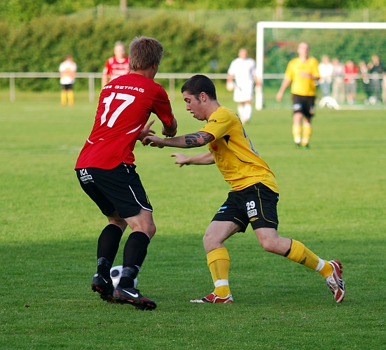 2009_0617_16.JPG - Thomas Giourgas utmanar sin back