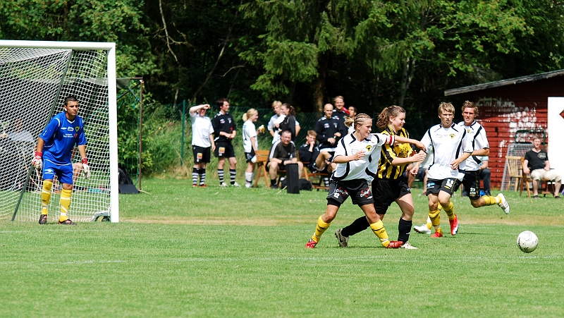 2009_0704_113251AA.JPG - Mergim Bekaj var målvakt denna amtch