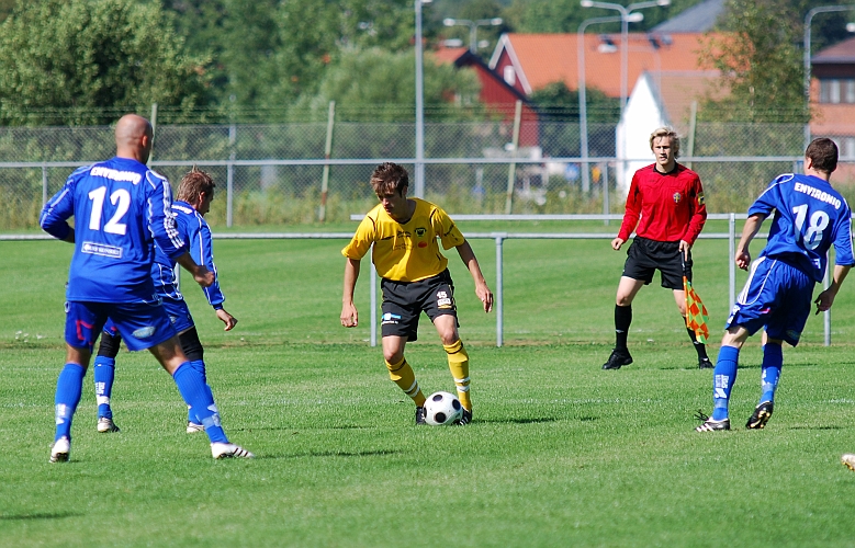 2009_0808_03.JPG - Ken Jansson utmanar Ölmeförsvaret