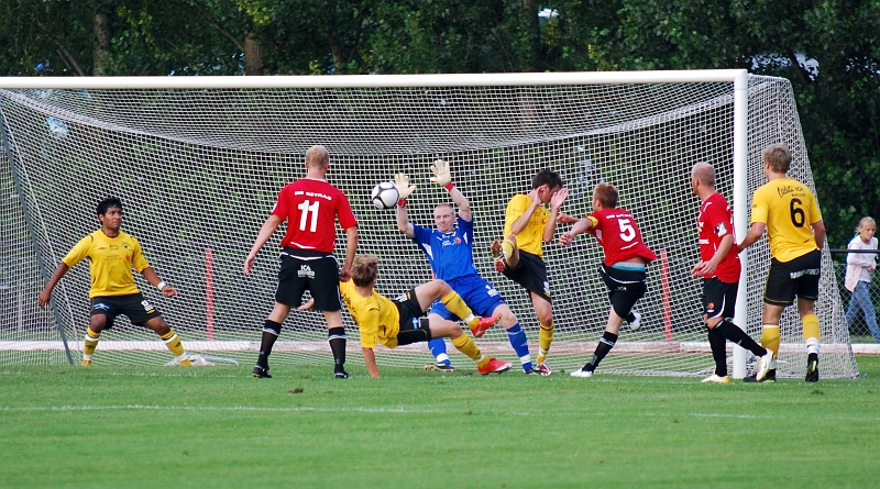 2009_0812_194338AA.JPG - Glenn Schön gör ytterligare en räddning