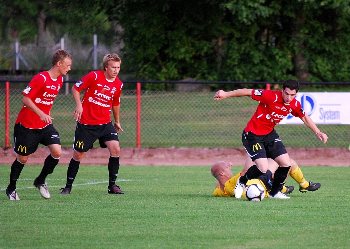 2009_0812_202154AA.JPG - kungsörs försvar var väl samlat hela matchen