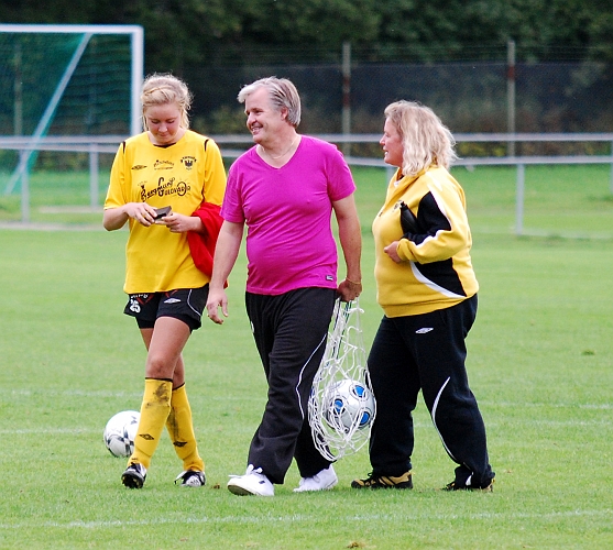 2009_0905_43.JPG - Anna Eek fick priset som Södra's bästa spelare i matchen