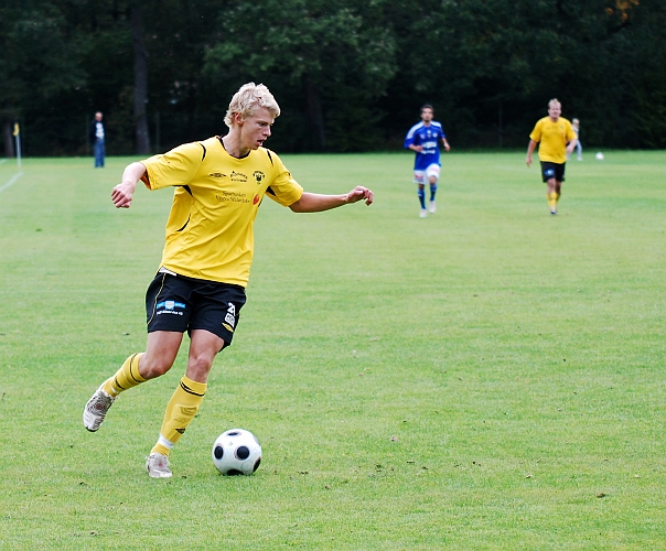 2009_0912_30.JPG - Filip Stjernfeldt kom in sista 10 min istället för brorsan Martin