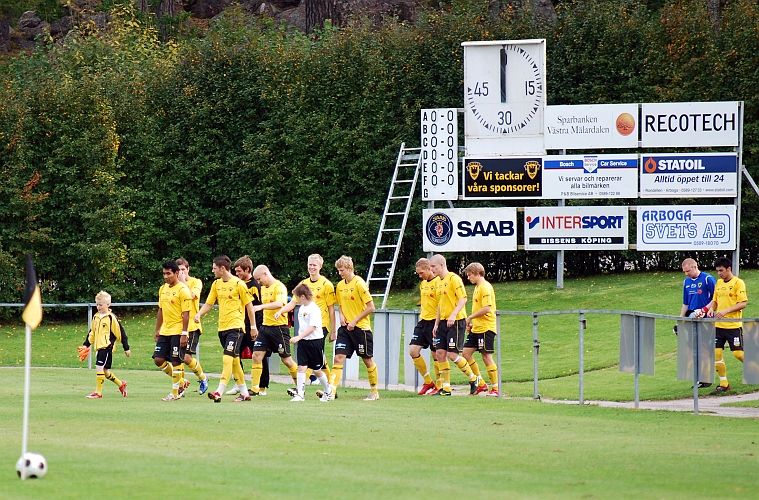 2009_0926_02.JPG - Södraspelarna gör entré på planen