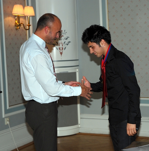 2009_1017_170846AA.JPG - Medalj för Serieseger i Elitreserv Västmanland, Mergim Bekaj