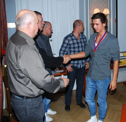 2009_1017_171052AA.JPG - Medalj för Serieseger i Elitreserv Västmanland, Rio Babovic