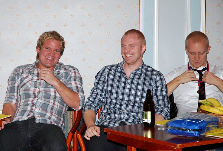 2009_1017_171402AA.JPG - Johan Reinholddson, Glenn Schön verkar trivas