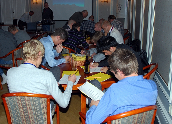 2009_1017_173549AA.JPG - Roberto's tipstävling avslutade genomgången