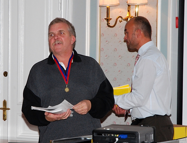 2009_1017_175737AA.JPG - Roberto har rättat tipset