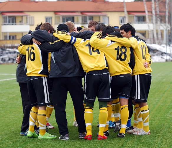 2010_0402_01.JPG - Södraspelarna förbereder sig inför matchen