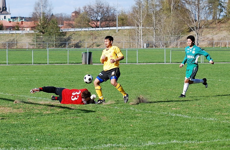2010_0502_01.JPG - "Tak" får ett kanonläge i början av matchen men Franke's målvakt gör en bra räddning