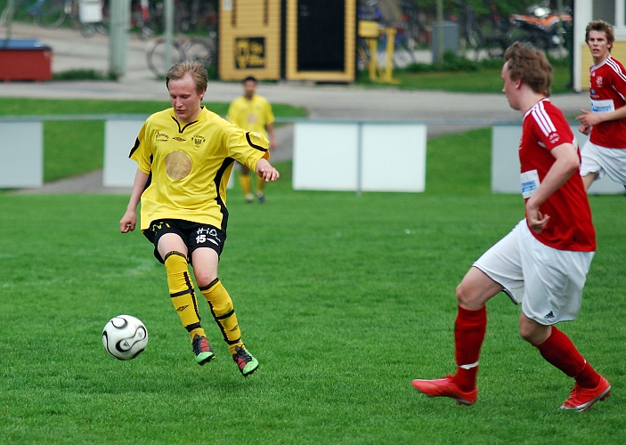 2010_0520_31.JPG - Jesper Dahlström jobbade mycket bra matchen igenom på innermittfältet