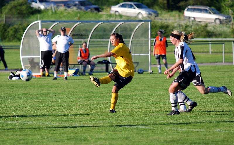 2010_0601_16.JPG - Elin Segerstedt skjuter från distans