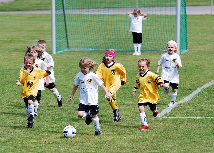 2010_0605_03-09.JPG - P/F04 Internmatcher